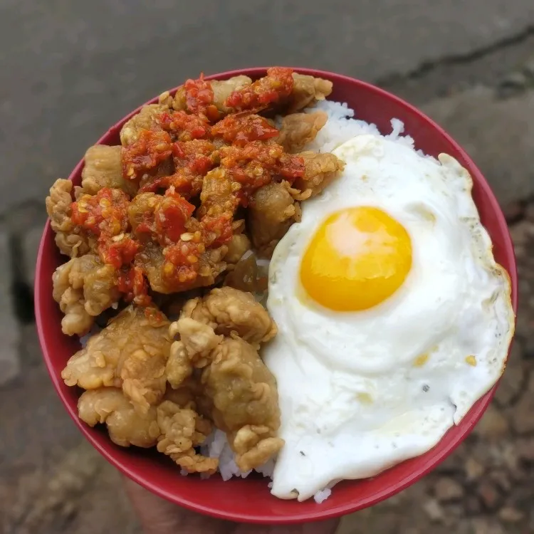 Nasi ayam sambal geprek telur
