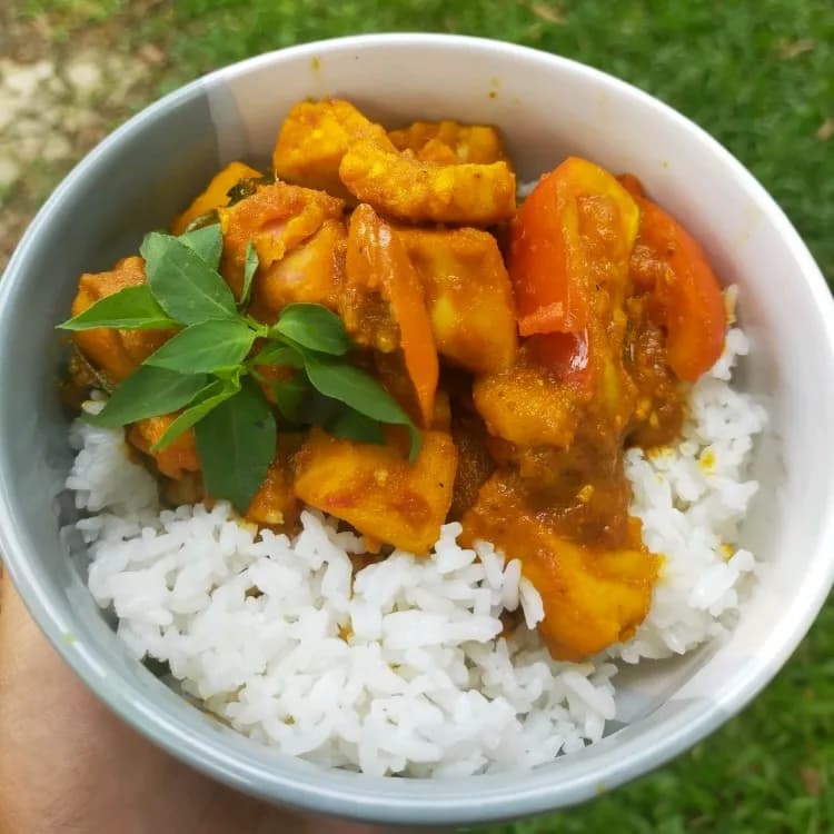 Nasi tuna woku